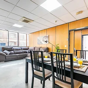 https://homeabroad-apartments-soho-malaga.hotelsinnerja.org